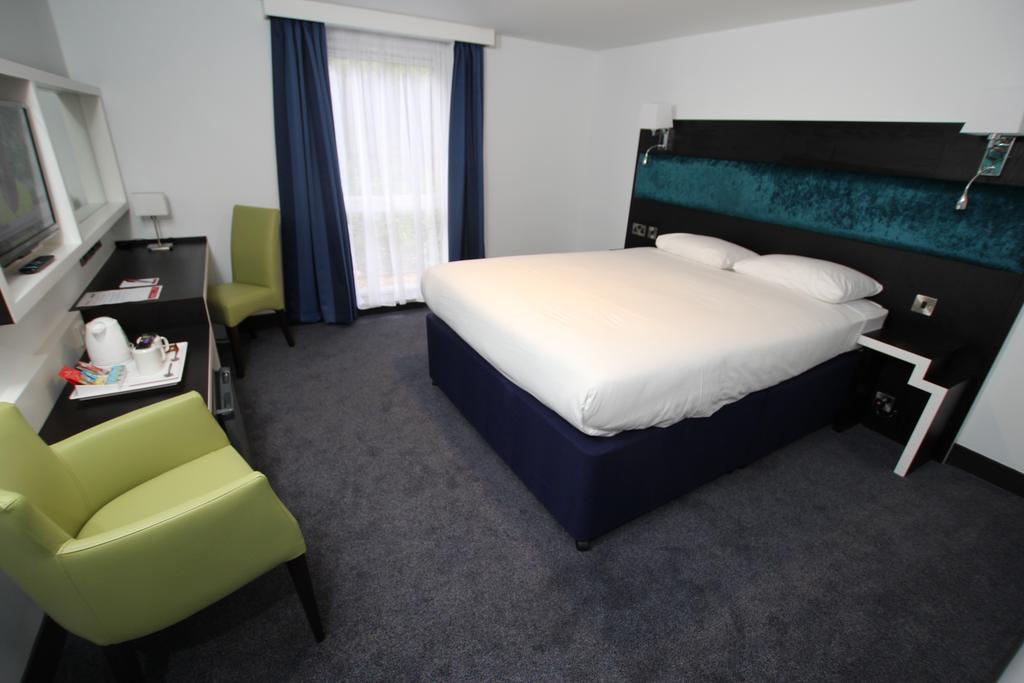 Ramada Oxford Hotel Waterstock Exterior photo