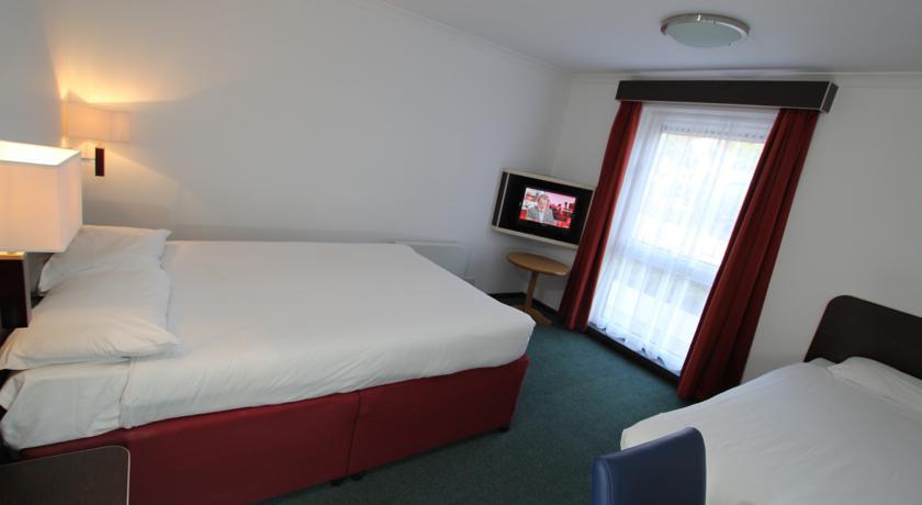 Ramada Oxford Hotel Waterstock Exterior photo