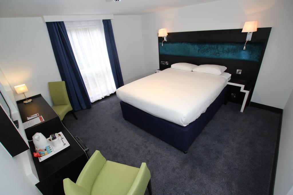 Ramada Oxford Hotel Waterstock Exterior photo
