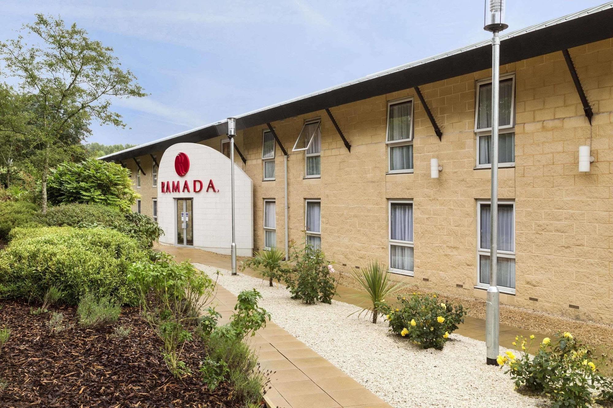 Ramada Oxford Hotel Waterstock Exterior photo