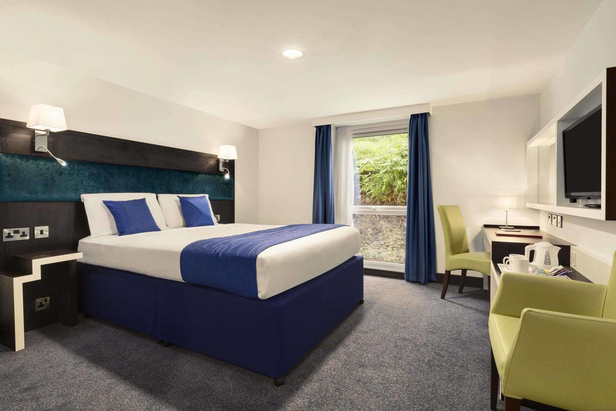 Ramada Oxford Hotel Waterstock Exterior photo