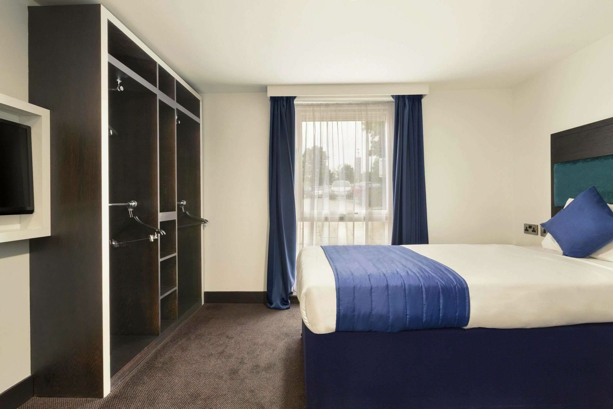 Ramada Oxford Hotel Waterstock Exterior photo